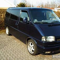 VW Caravelle Van (SOLGT)