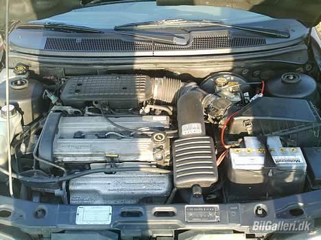 Ford Mondeo 1,8i CLX *SOLGT* - mangler lidt gejl dernede.... men nu kommer ventildækslet jo oz snart i..... billede 7