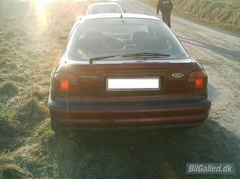 Ford Mondeo 1,8i CLX *SOLGT* - den dejlige lille numse før lygte skift... billede 8