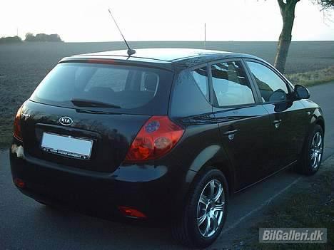 Kia ceed - her holder jeg på en stille markvej her havde den næsten rundet 75 km  billede 7