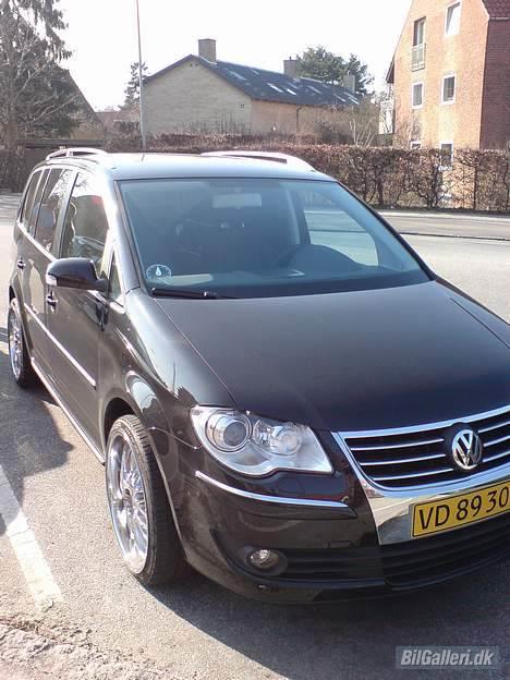 VW touran 2,0 tdi solgt billede 10