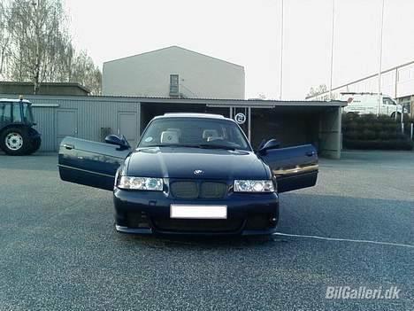 BMW 320i coupé billede 8