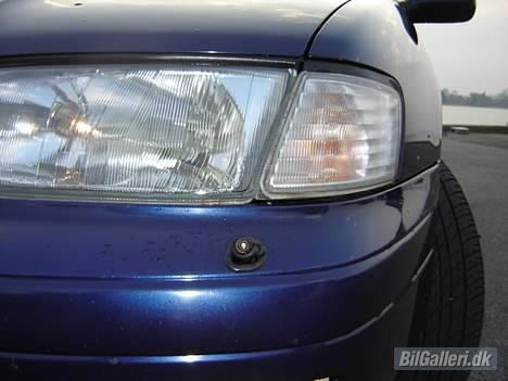 Nissan Primera 2,0i SE *SOLGT* - Nogen der ved hvor man kan købe de dutter til at sløjfe hullerne fra viskerne?! billede 3