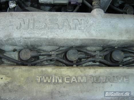 Nissan Primera 2,0i SE *SOLGT* - Skal have en ordentlig motorvask når veret bliver bedre! billede 4