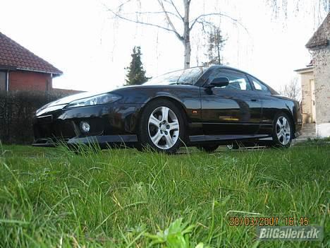 Nissan 200SX Silvia S15 Spec R - Så kom svesken ned på jorden, har lånt en skrueundervogn, nice ser det ud. billede 6