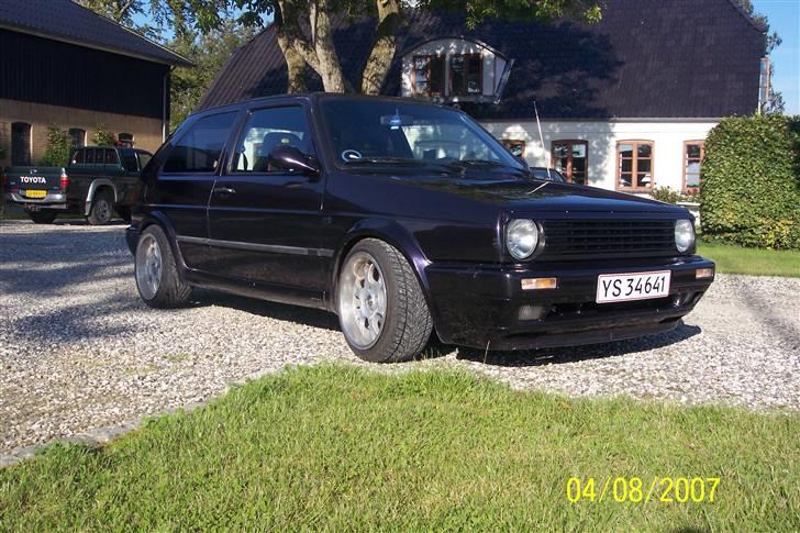 VW Golf 2 GTI - Med den nye front. Ska os ha bestilt nye lygter, men ved ikk om det ska være kryds eller angeleyes ? :S billede 1