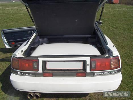 Toyota Supra 3,0i Turbo "SOLGT" - Fin plads til taget bag i :-D billede 8
