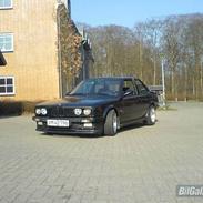 BMW E30 320i/325i
