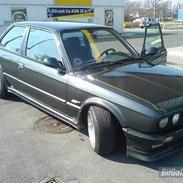 BMW E30 320i/325i