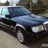 Mercedes Benz 200D - 124 *SOLGT*