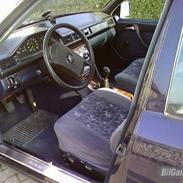 Mercedes Benz 200D - 124 *SOLGT*