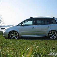 VW Touran 2,0 TDI [ SOLGT ]