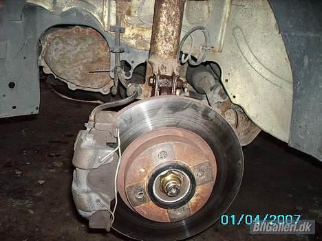 Fiat Bravo 1.4 SX "Byttet" - Skal have skiftet mine bremser. Samtidig kunne jeg godt tænke mig at få malet calibrane.. billede 12