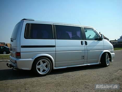 VW Caravelle Total skadet billede 8