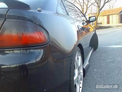 Mazda 323F *TOTALSKADET* billede 14