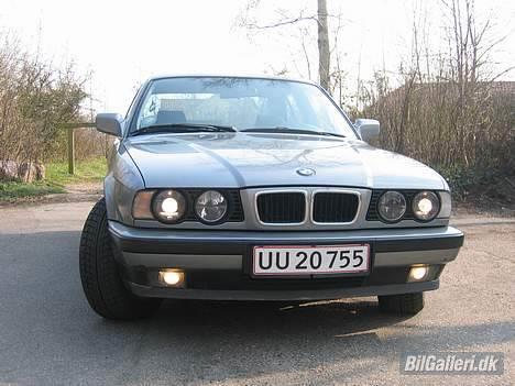 BMW e34 525i 24v SOLGT billede 2