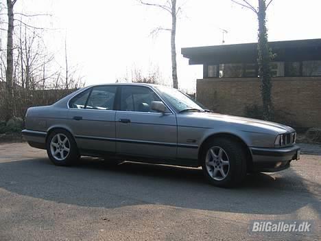 BMW e34 525i 24v SOLGT billede 4