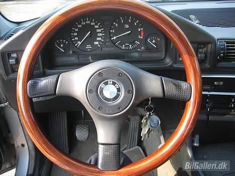BMW e34 525i 24v SOLGT billede 11