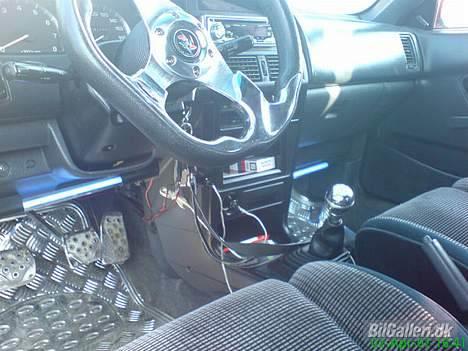 Toyota Corolla XL *SOLGT* - Blåt neon i kabinen men er ikke den store tilhænger af opsætningen. billede 8