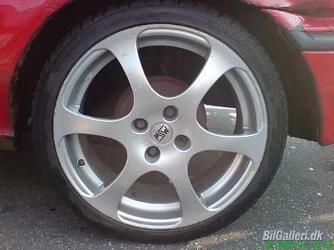 Toyota Corolla XL *SOLGT* - 17" Alufælge. Nogen der ved hvad mærke? billede 9