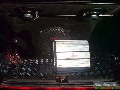 Toyota Corolla XL *SOLGT* - JVC forstærker og sub billede 12