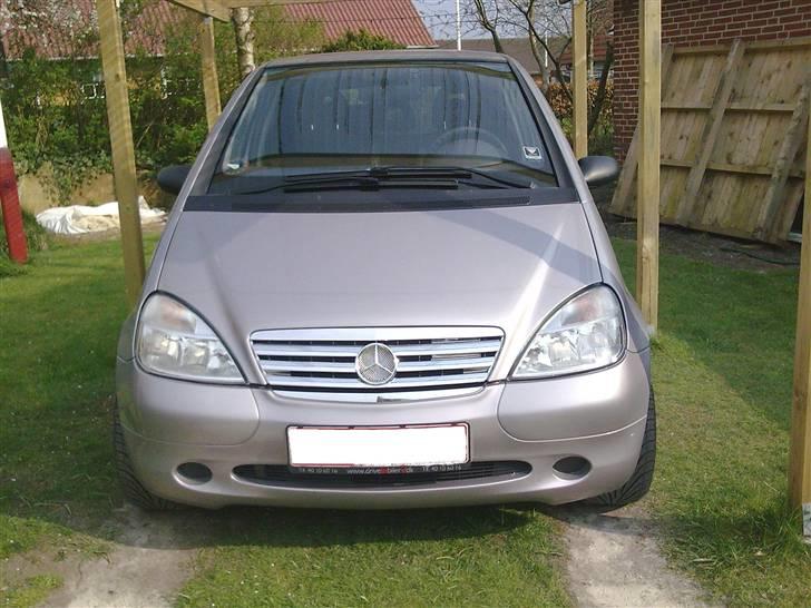 Mercedes Benz A160  1999  * SOLGT * - Den nye "front", crome gitter i det hele nu..... nice. billede 1