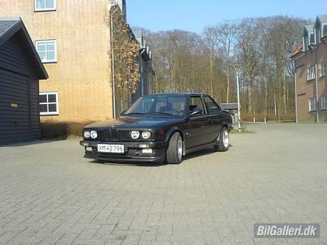 BMW E30 320i/325i billede 4