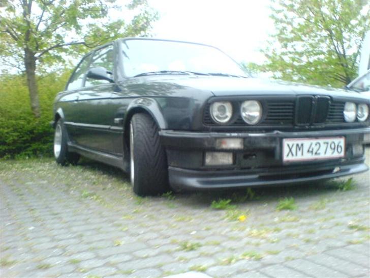 BMW E30 320i/325i billede 5