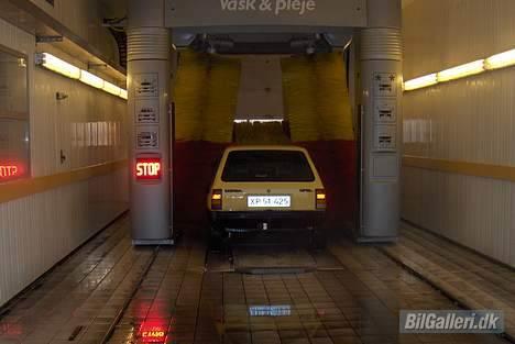 Opel Corsa A - "Humlebien" - Jah, det må den godt, indtil den skal have ny lak. :) billede 20