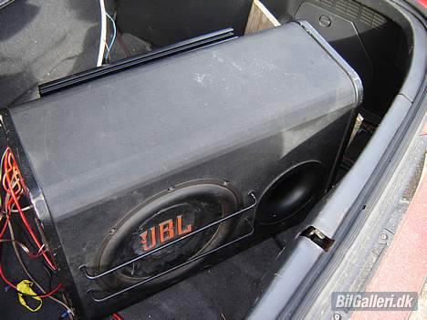 Toyota celica (solgt)  - 12" JBL bas på 1000W det er en udgået model... men den spiller rigtig godt..  billede 10