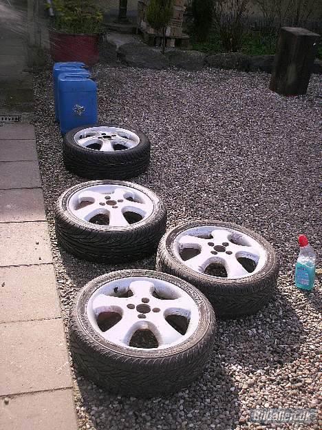 Opel Kadett E - så bliver der lige vasket fælge inden de blev smidt på billede 6