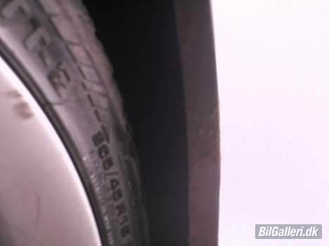 Opel Kadett E - det er saaatme ikke meget plads der er i skærmkanten :D billede 7