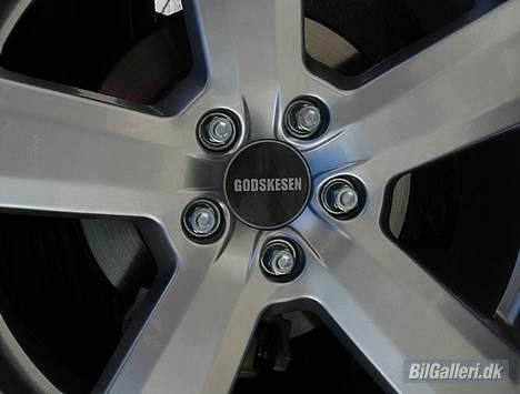 Toyota Corolla SportsVan - Hjemmelavede kapsler til fælgene billede 4