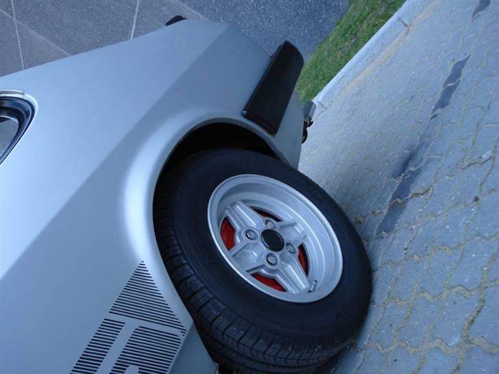 Ford Capri 2.3 S V6 - SOLGT - Autolakeret bremsetromler og originale RS alufælge billede 10