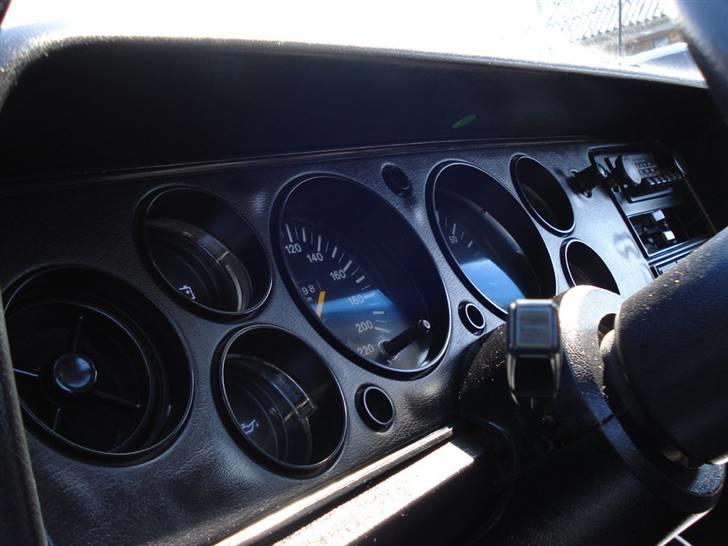Ford Capri 2.3 S V6 - SOLGT - Original instrumentering samt radio billede 14