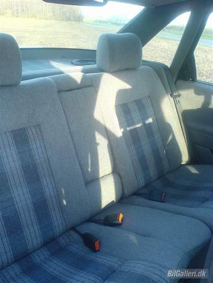 VW Passat GT. - SOLGT - GT-bagsæder. Med mulighed for at tage midterstykket ned til armlæn billede 11