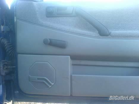 VW Passat GT. - SOLGT - Ser helt standard ud, men der gemmer sig Cerwin-vega 6,5" med 100 watt RMS...! billede 17