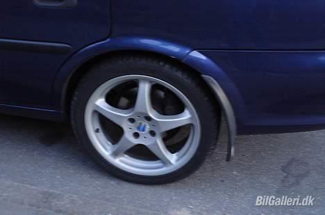 Opel Vectra b Total skadet :( - Nyt billede D. 6.4 billede 6