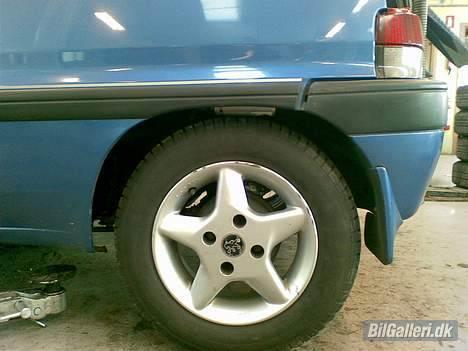 Peugeot 106 xs Skrottet :-( - så kom den længer ned.. så får den nok det sidste når anlægget bliver mont.  billede 14