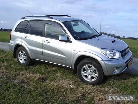 Toyota RAV4 2,0 D-4D, LUXUS - April 2007 med vinterdæk på billede 9