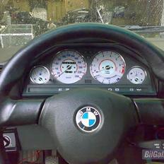 BMW 320i solgt