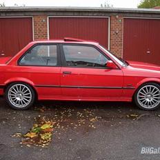 BMW e30 325 solgt/totalskadet