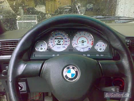 BMW 320i solgt billede 2