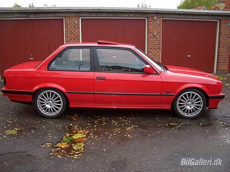 BMW e30 325 solgt/totalskadet billede 1