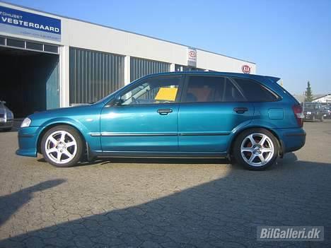 Mazda 323F bj glx.solgt billede 2