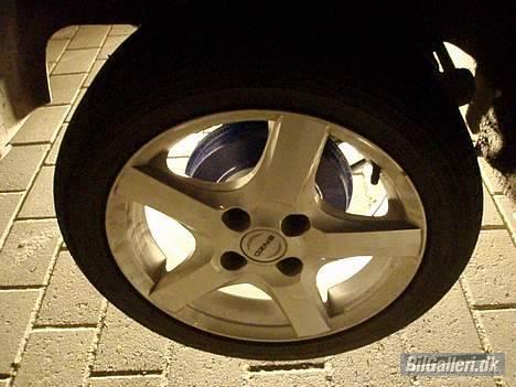 Peugeot *SOLGT* 306 Style - Lige monteret sommerdækkene efter at have malet bremsetromlerne.... billede 10