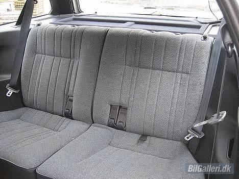 Mitsubishi Colt GL 1,5 SOLGT - Jo jo der er masser af siddepladser, fuldvoksne mennesker kan måske nopk have lidt problemer.. billede 8