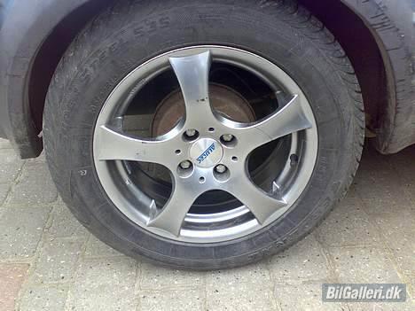 Mazda 323 bg - mine sommerfælge som bliver skiftet over på bilen imorgen :) billede 4