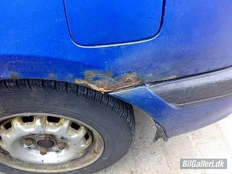 Mazda 323 bg - :( rust  billede 7