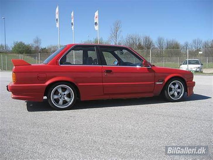 BMW 320i  billede 1